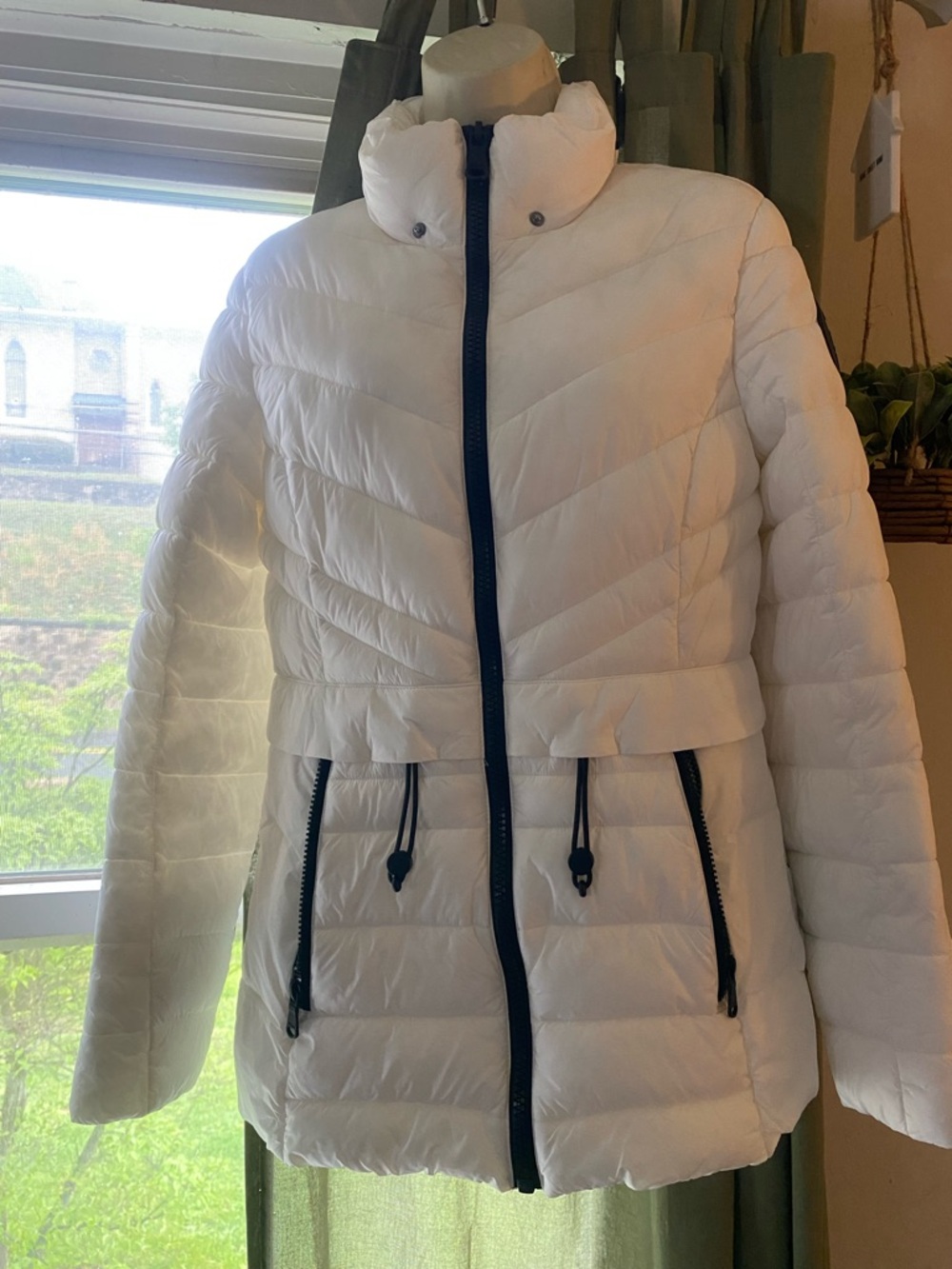 Women’s Pajar Bailey white Quilted Puffer Jacket with Contrast Zippers! No hood!